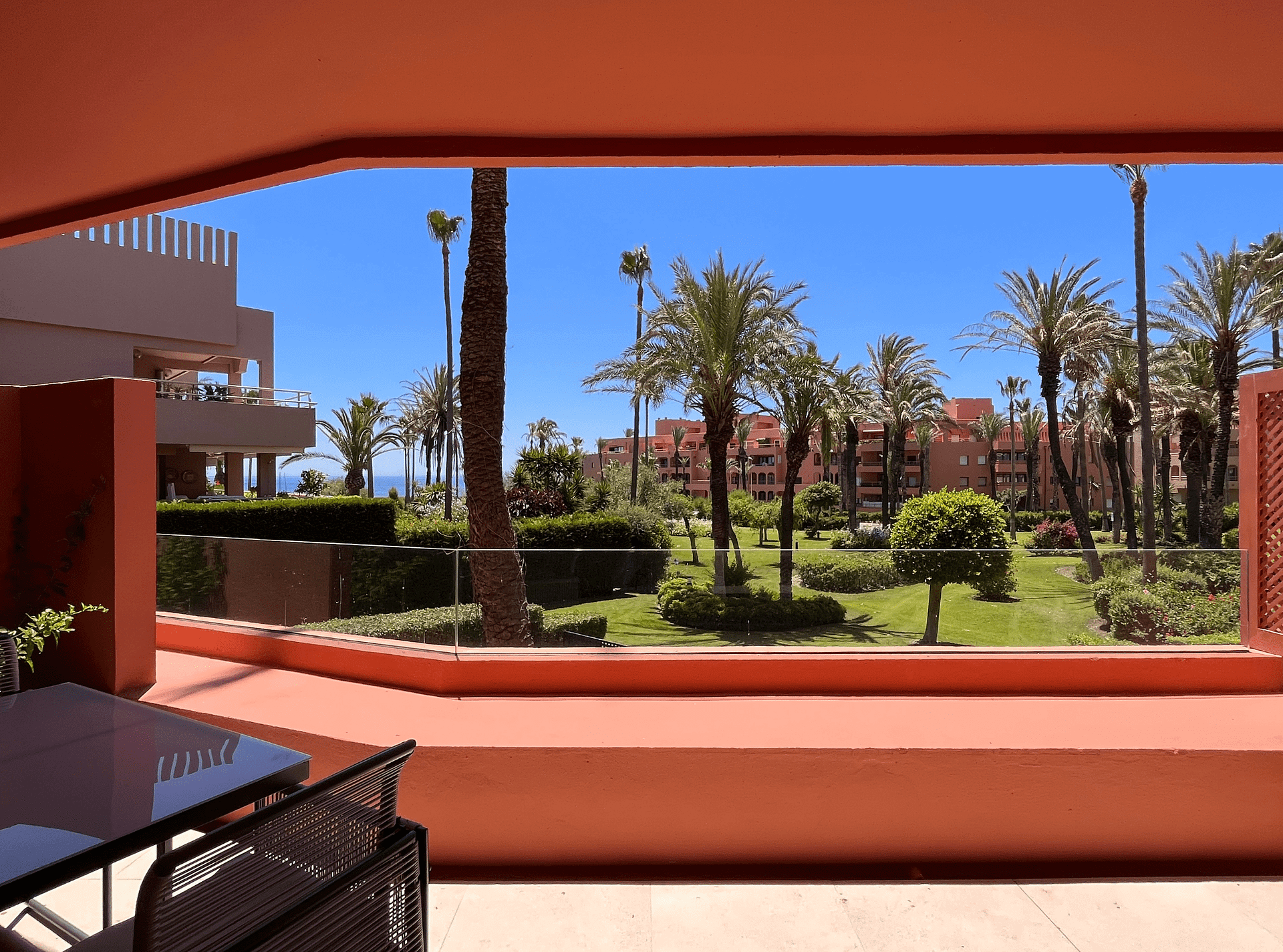 Sotogrande Real estate complex featuring multiple villas surrounding a spacious central garden area.