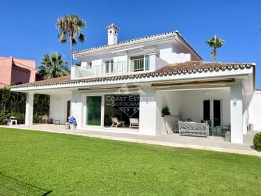 Villa moderna con 5 dormitorios en Sotogrande Costa disponible para alquiler de verano