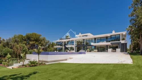 Casa La Colina, a true masterpiece which combines luxury, space and ultimate comfort.