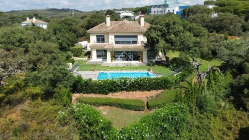Villa located in one of the most  privileged and safest areas - Los Altos de Valderrama for sale