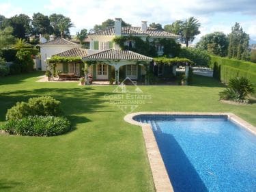 Encantadora villa familiar tradicional en Sotogrande Kings & Queens, cerca de la playa y de todos los servicios