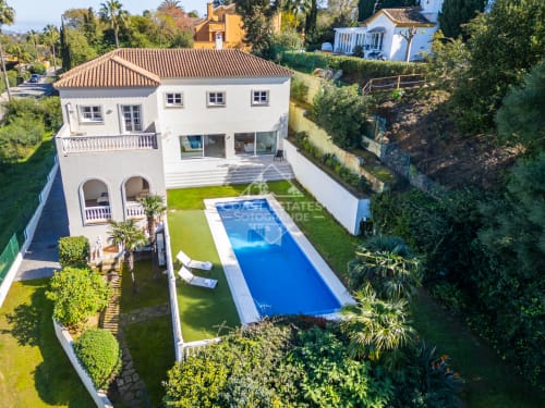 Charming family villa with impressive Lake views in Sotogrande Alto